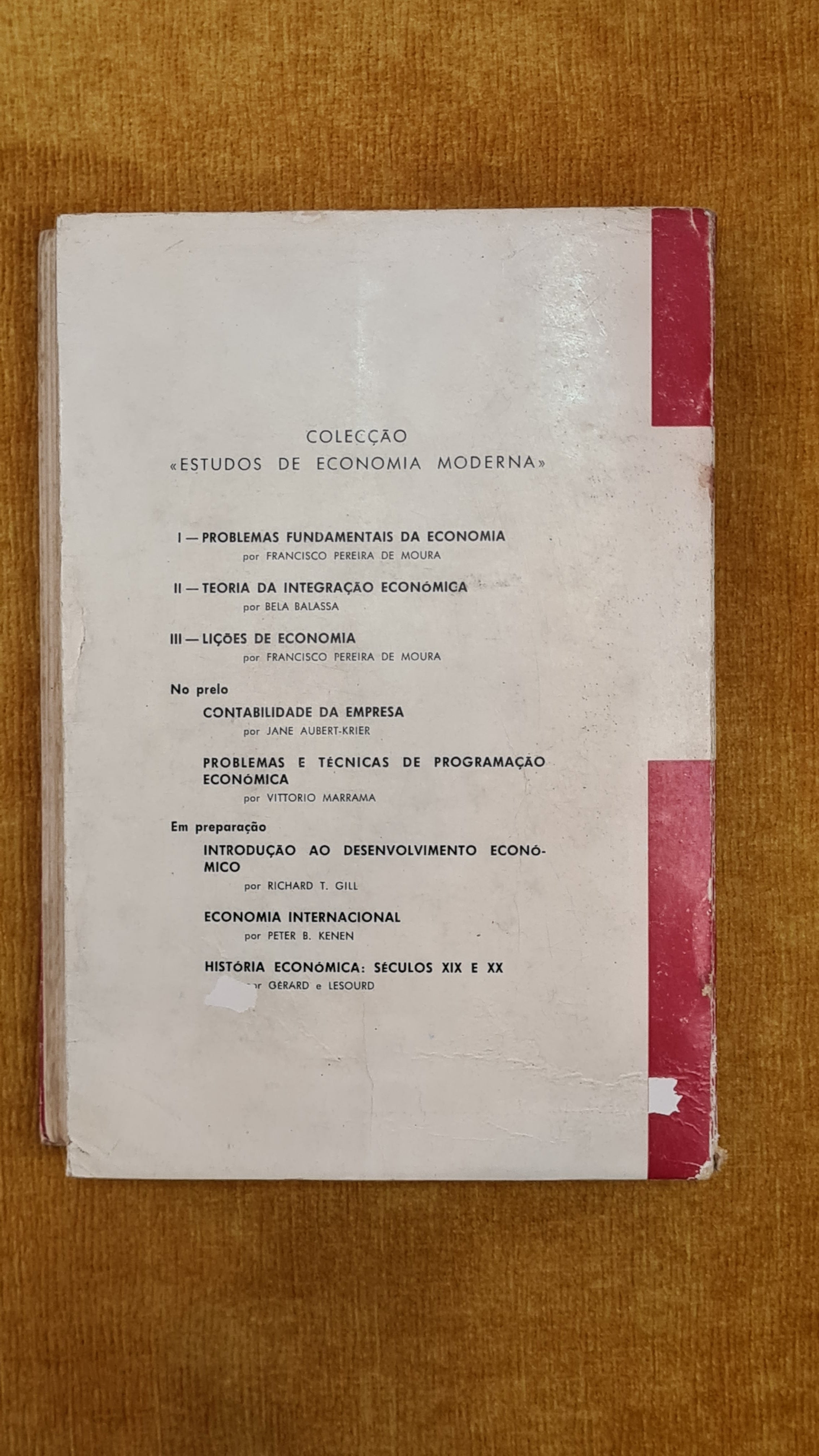 Lições de Economia