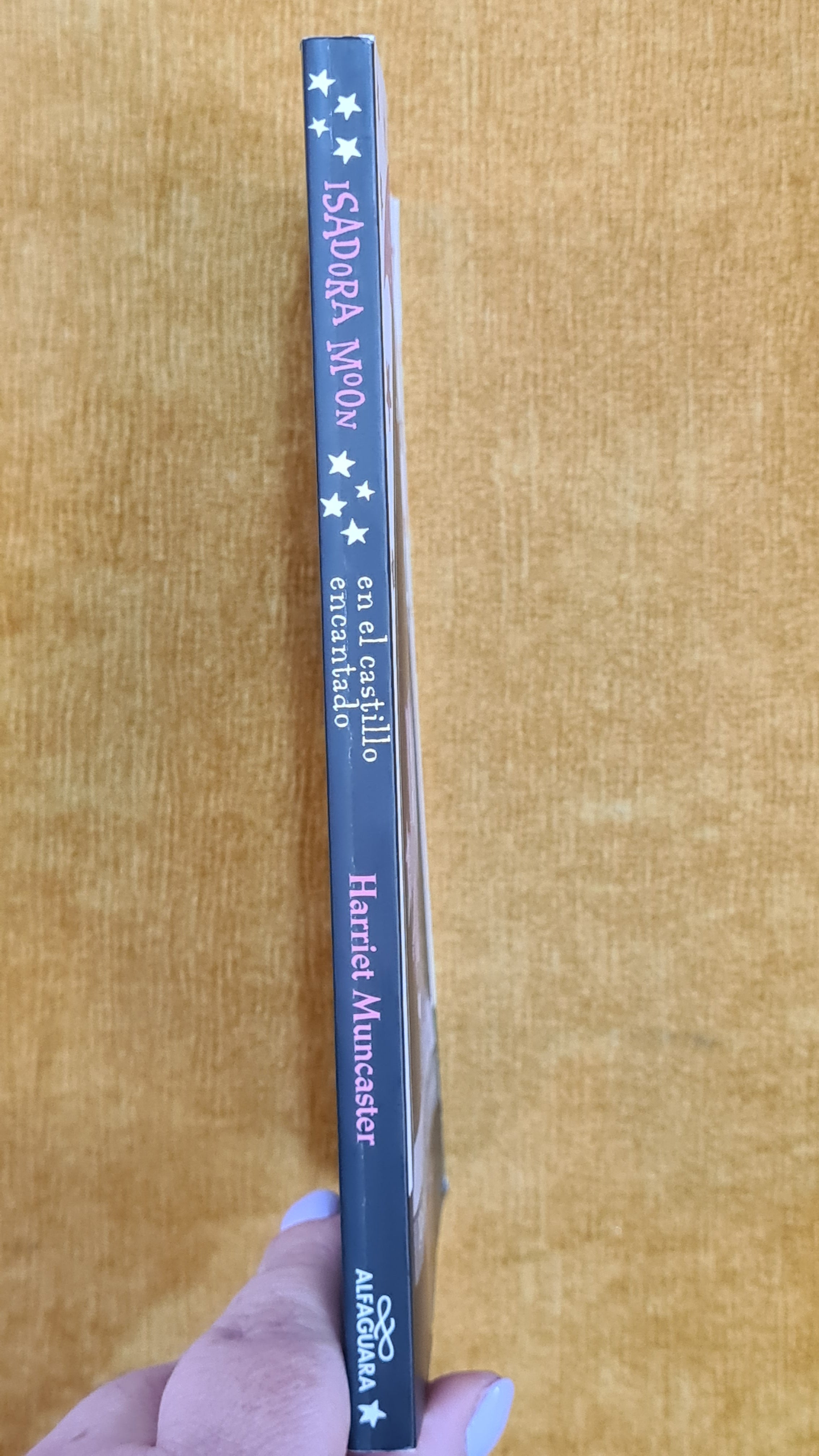 Isadora Moon and the Enchanted Castle