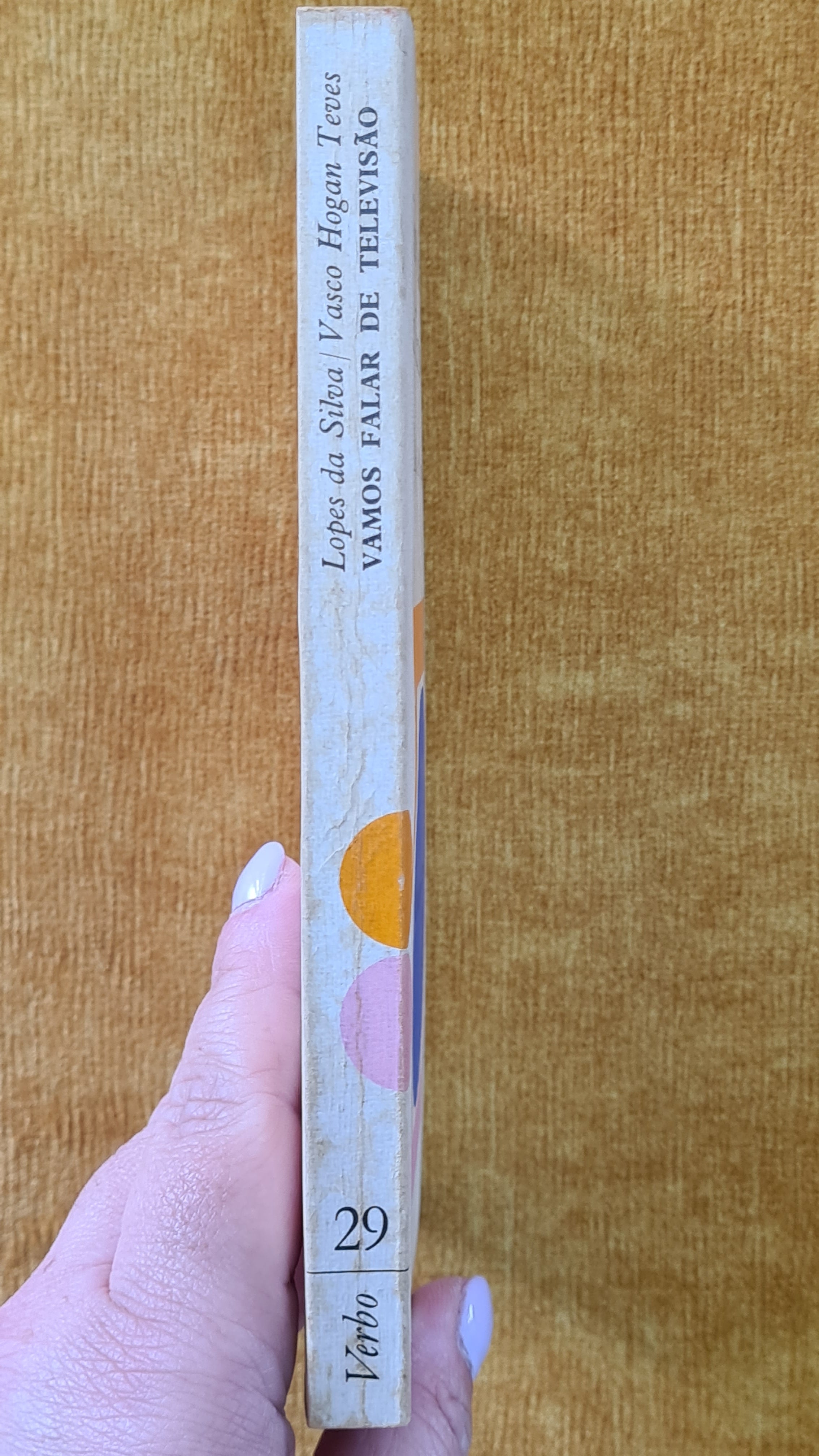Let's talk about television - Livros RTP 29