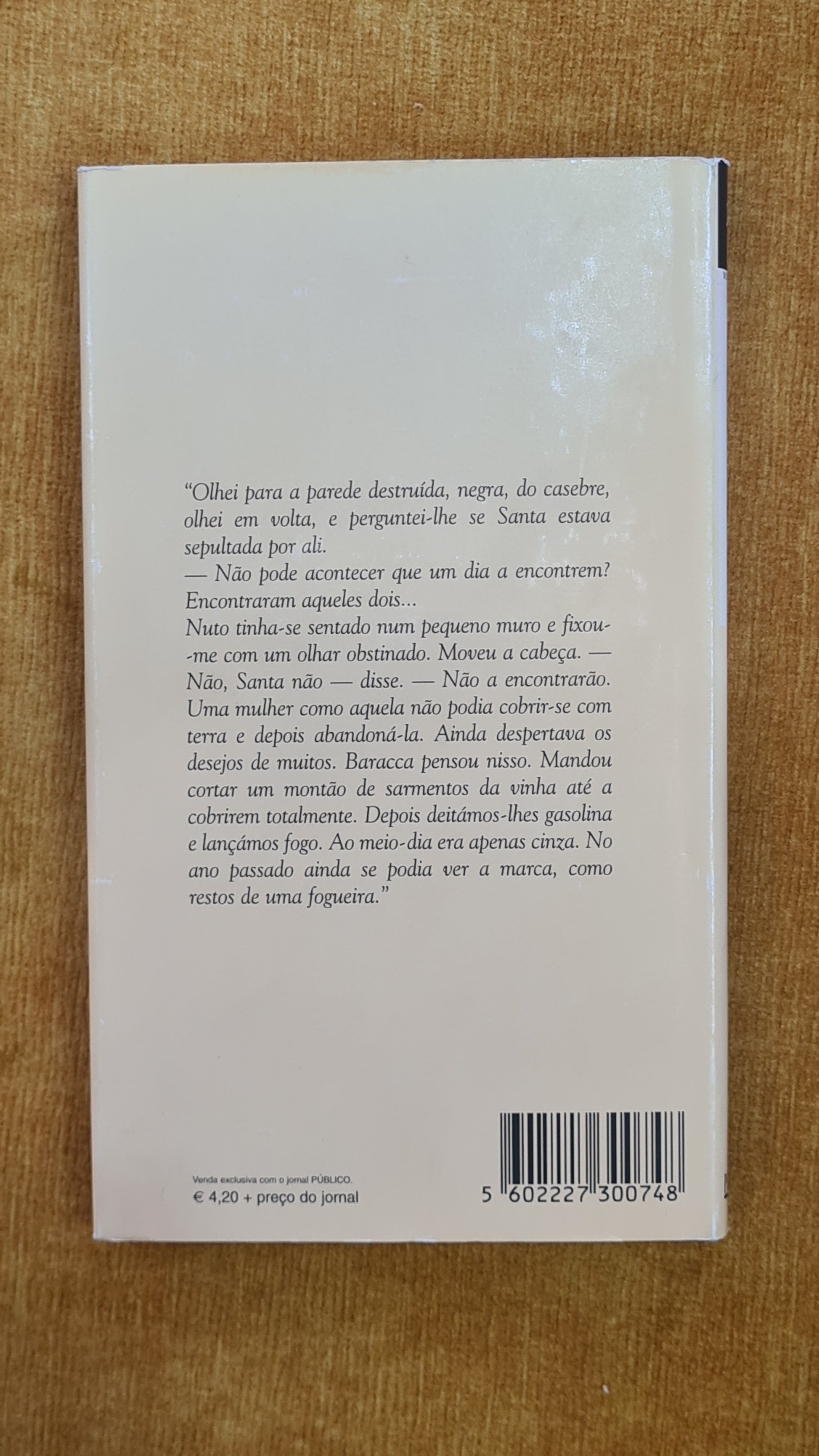 The Moon and the Bonfires - Mil Folhas Collection 24
