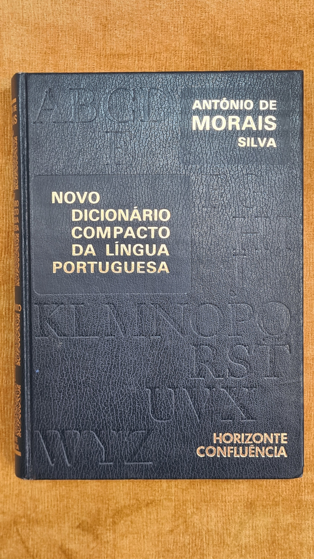 New compact dictionary of the Portuguese language III
