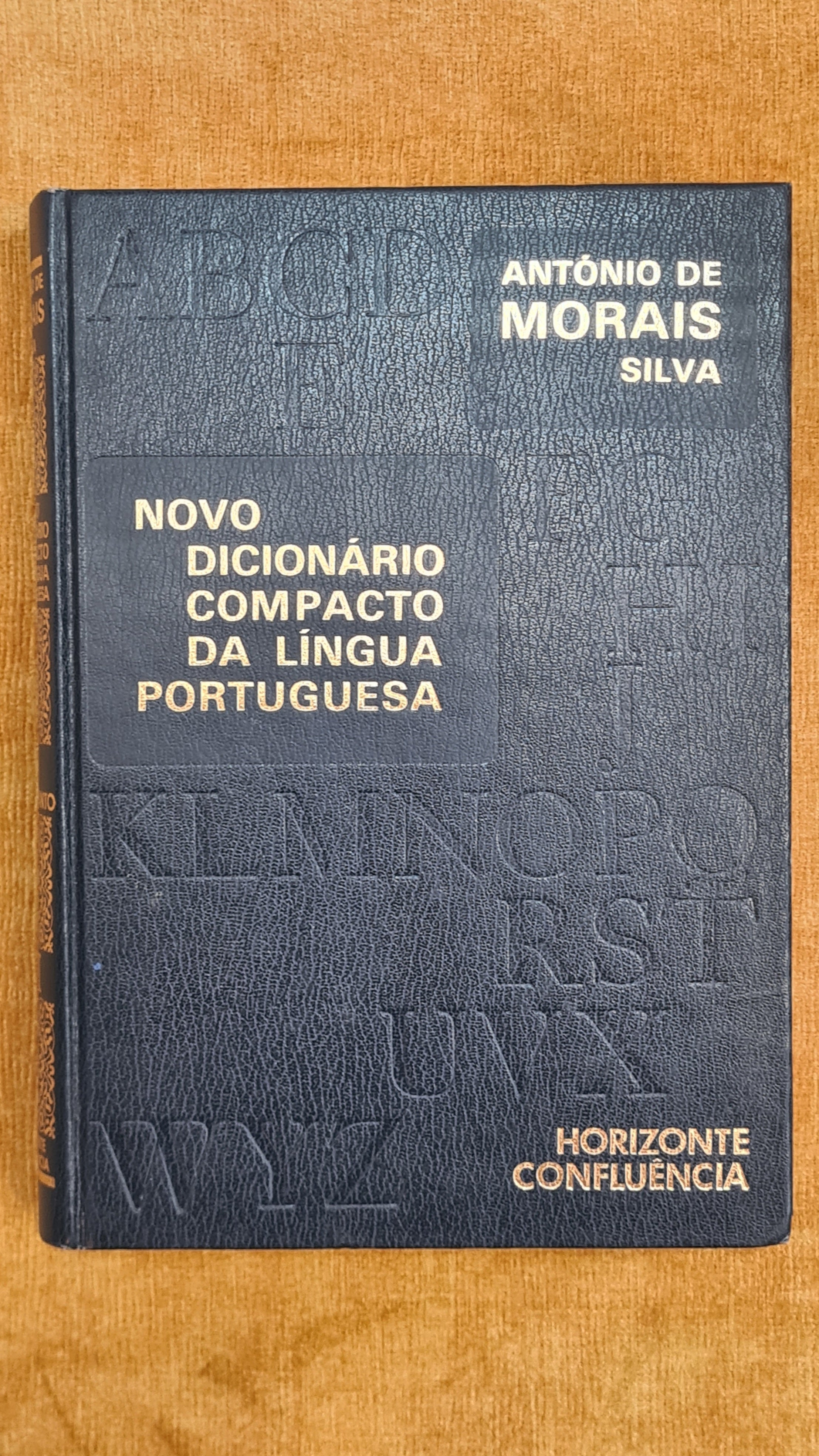 New compact dictionary of the Portuguese language III