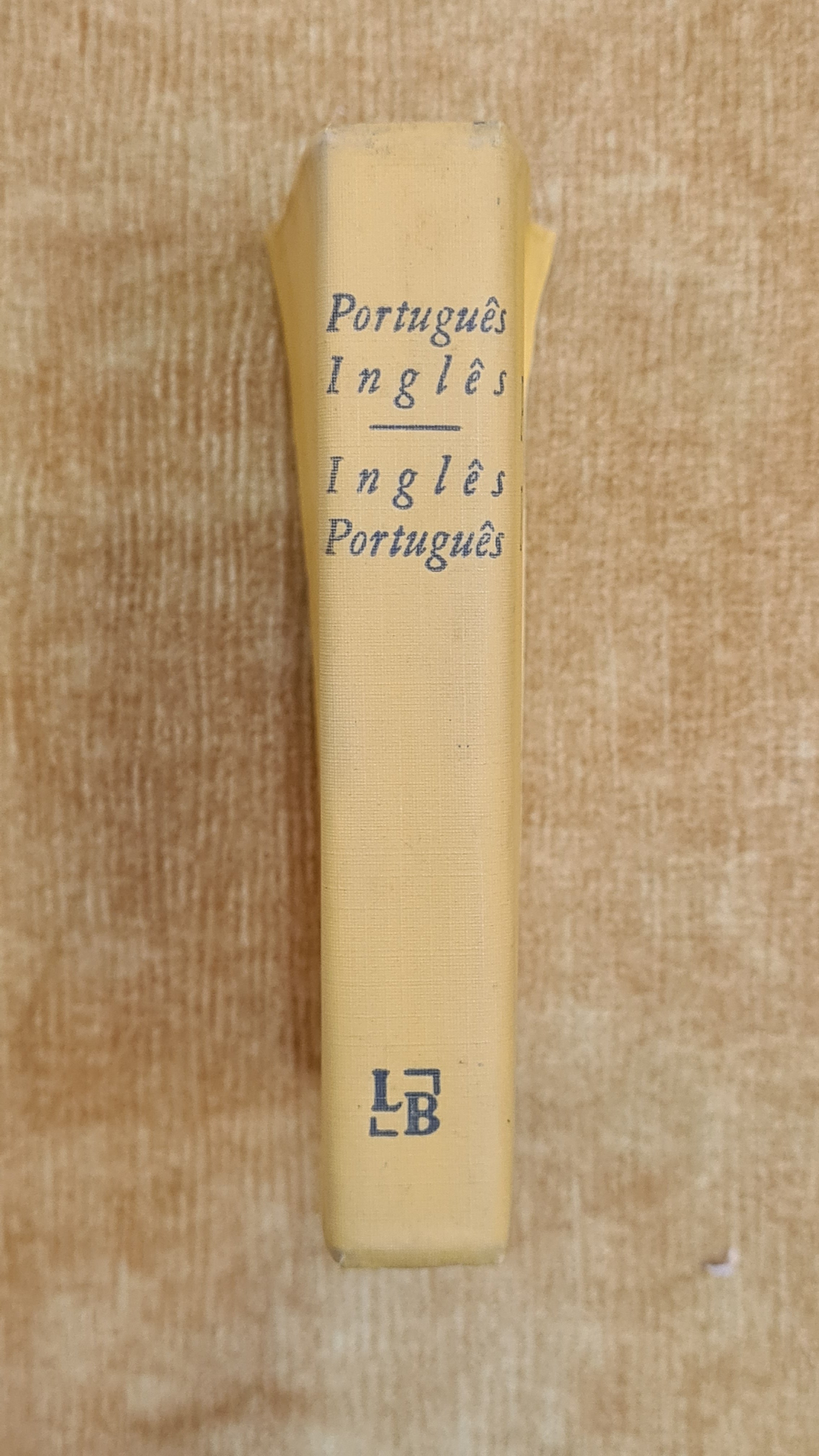 Pocket Dictionary: Portuguese-English English-Portuguese