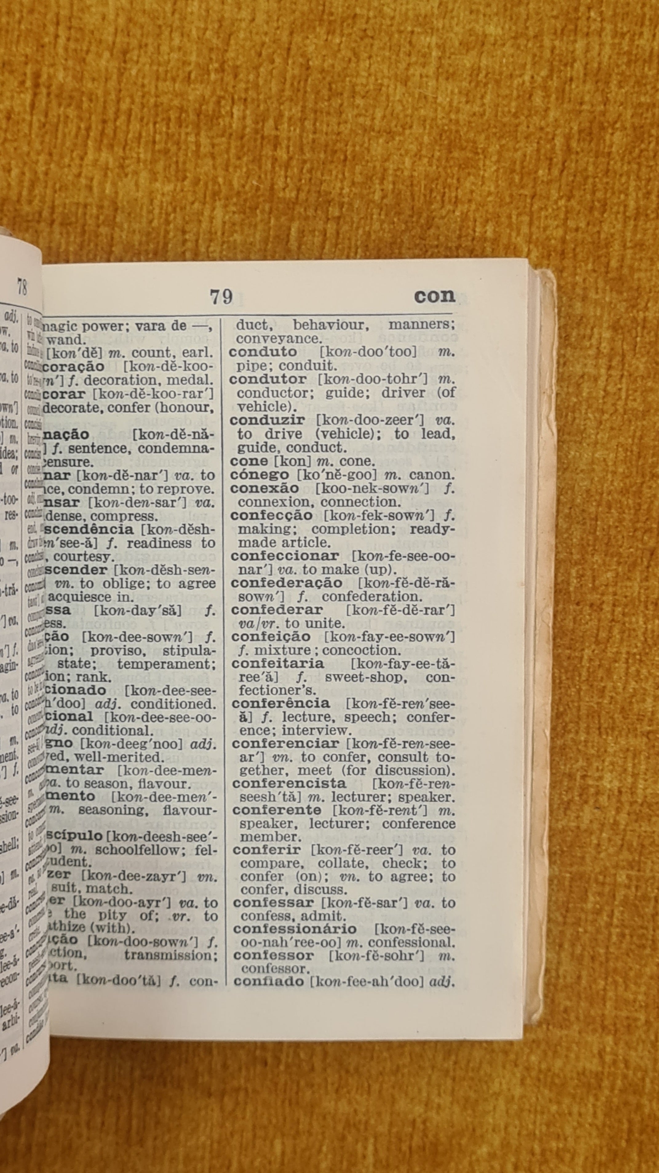 Pocket Dictionary: Portuguese-English English-Portuguese