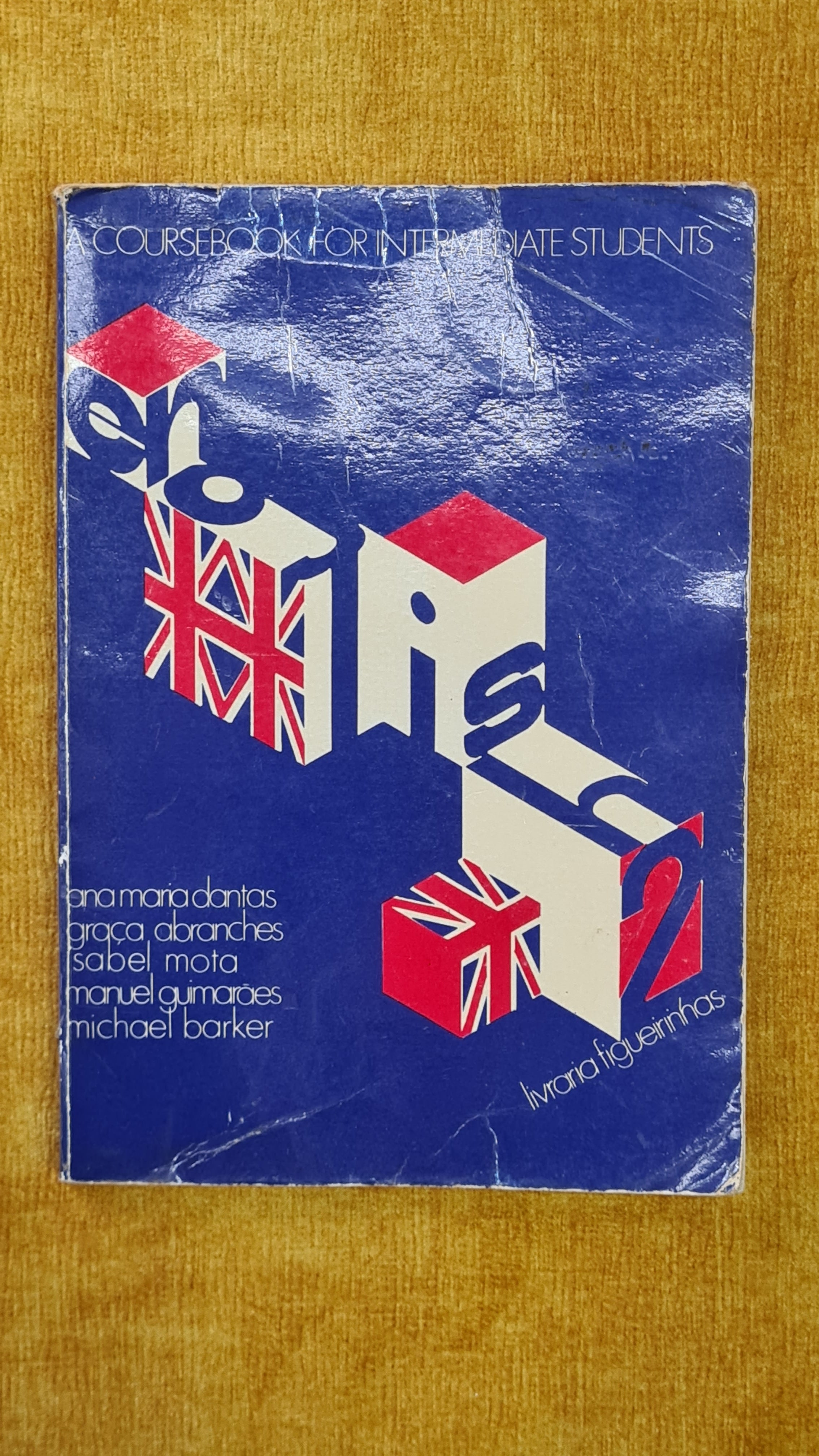 Um livro de curso para estudantes de nível intermédio