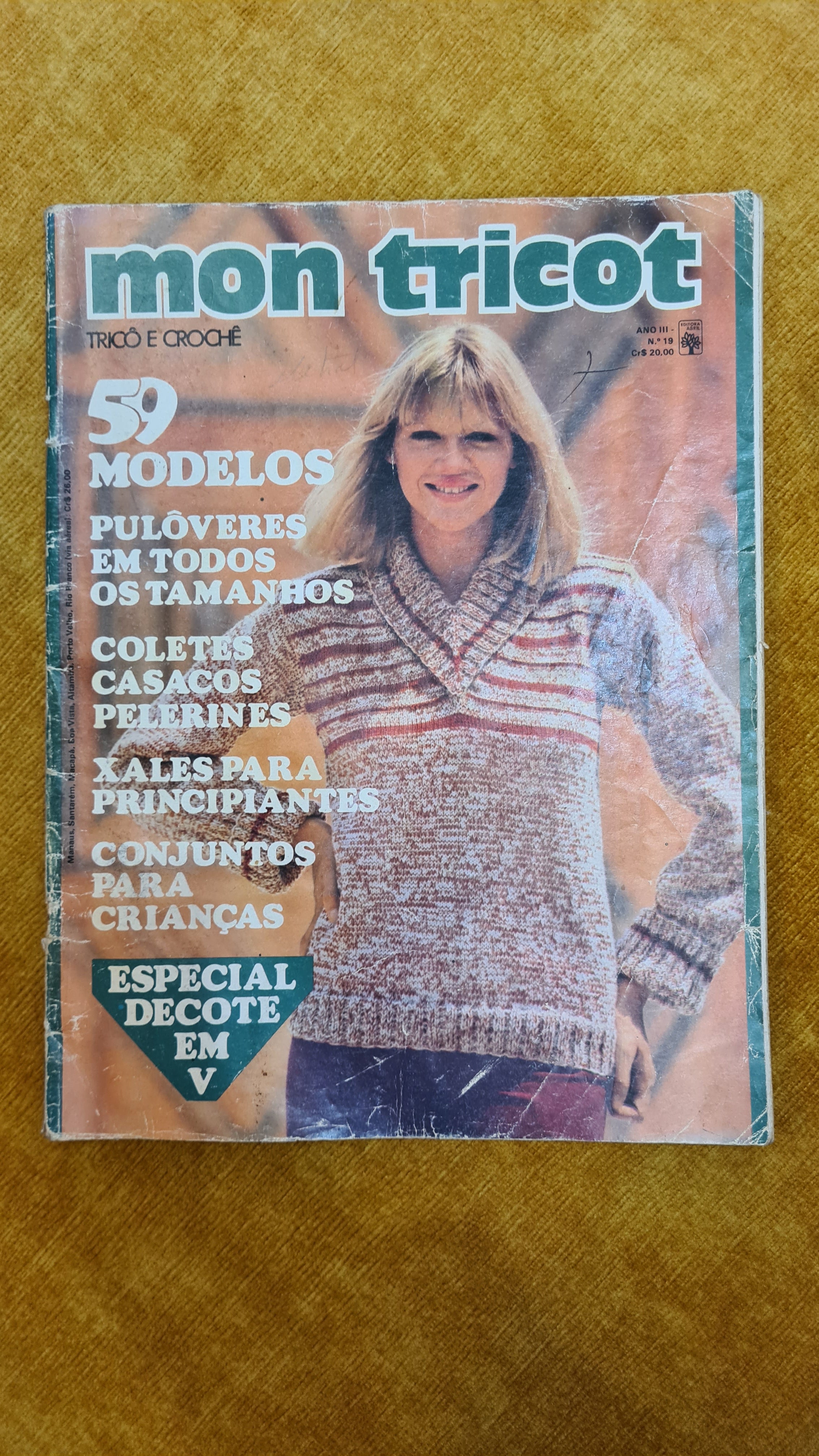 Special V-neck - Mon tricot, year III, no. 19
