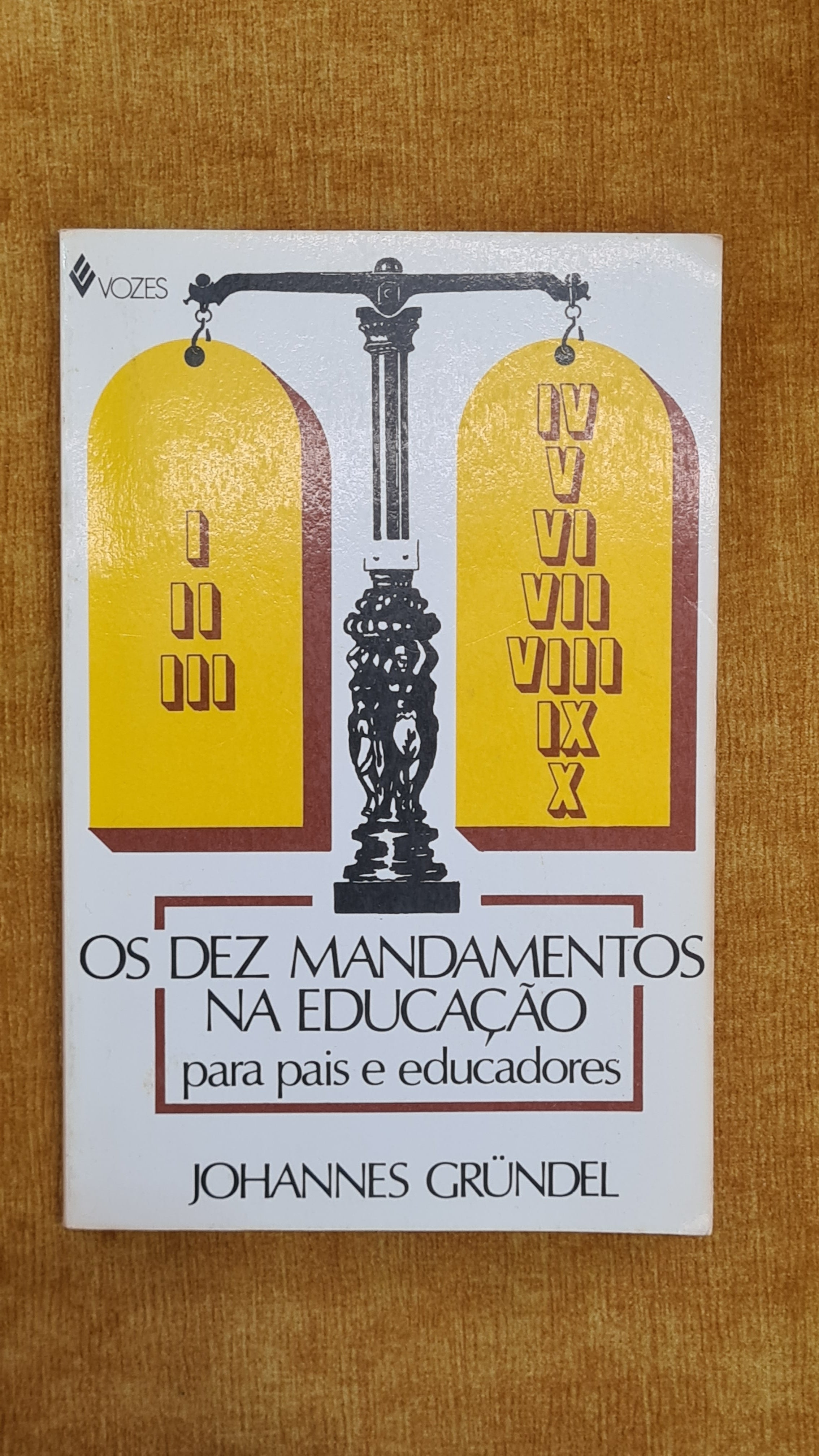 Os dez mandamentos na educação para pais e educadores
