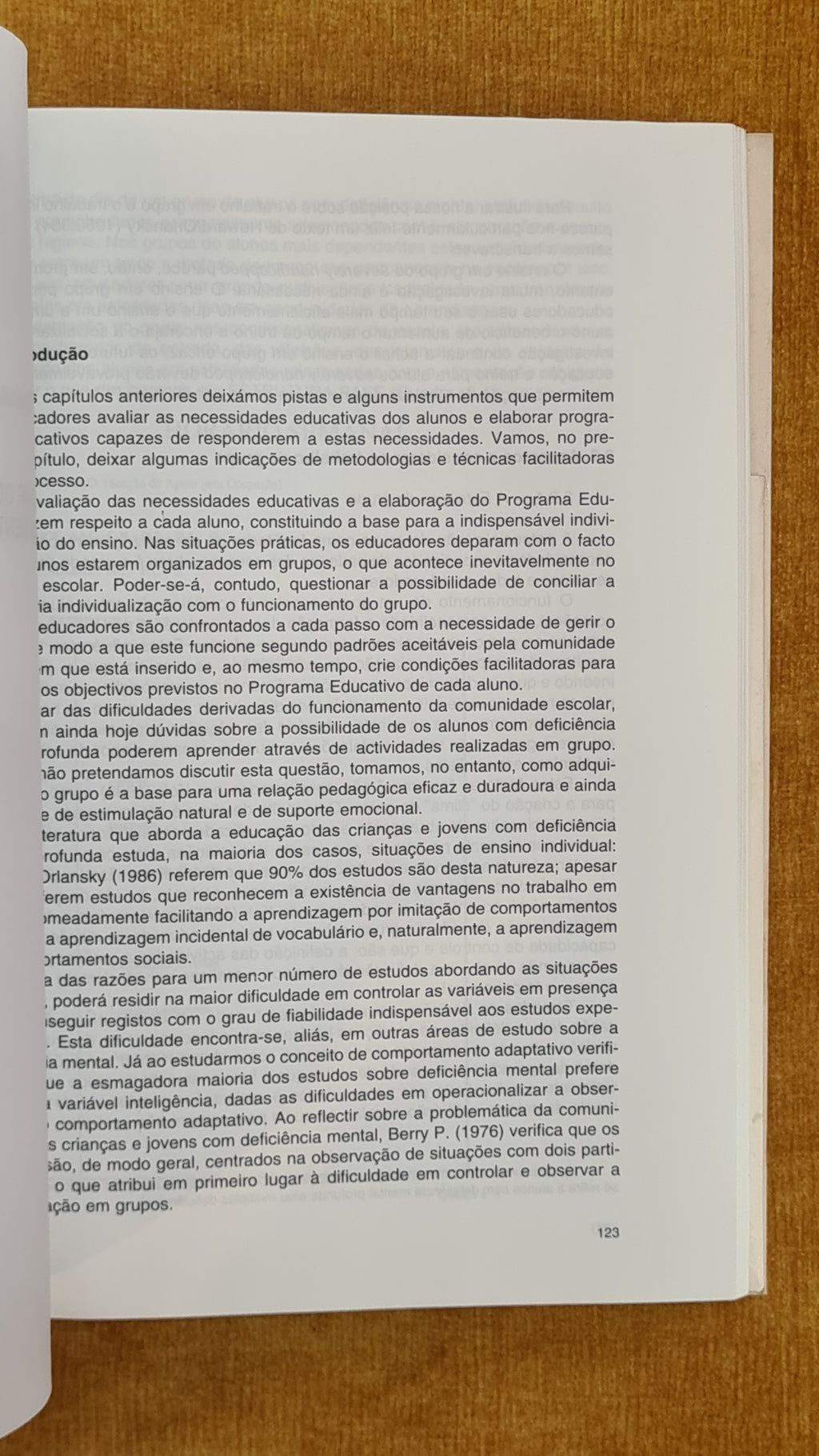 Se houvera quem me ensinara... A educação de pessoas com Deficiencia Mental