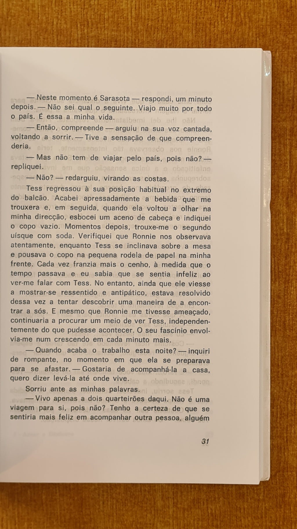Amor e dinheiro - Colecção dois mundos 213
