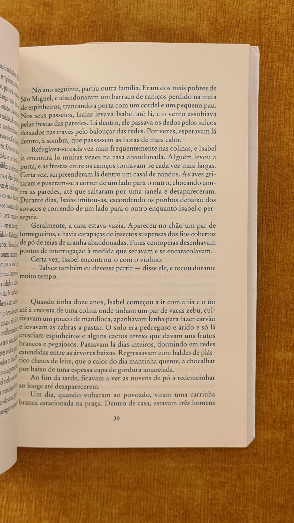 Uma terra distante