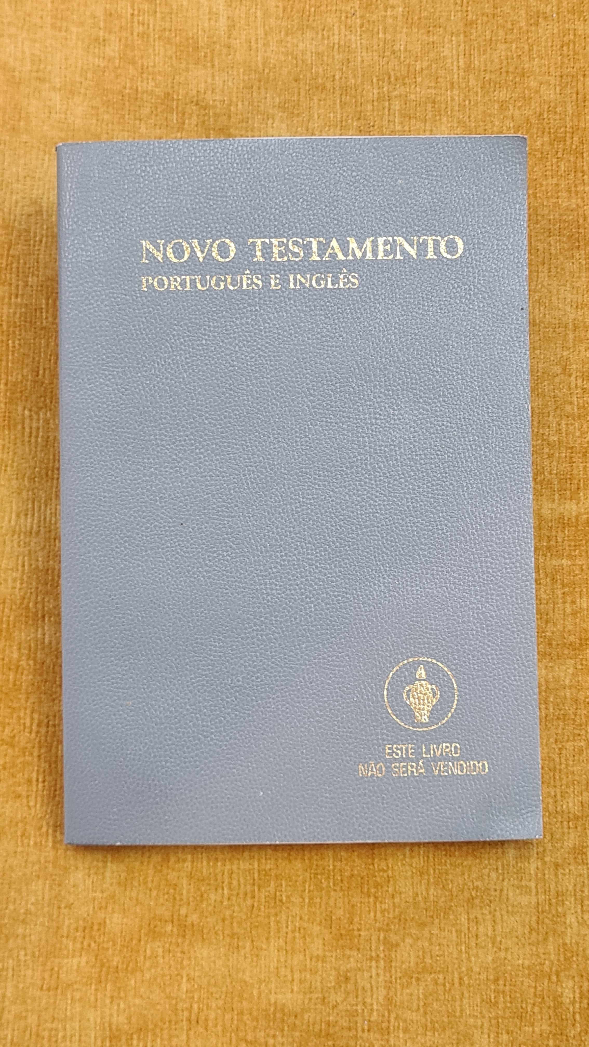 O Novo testamento - Português e Inglês