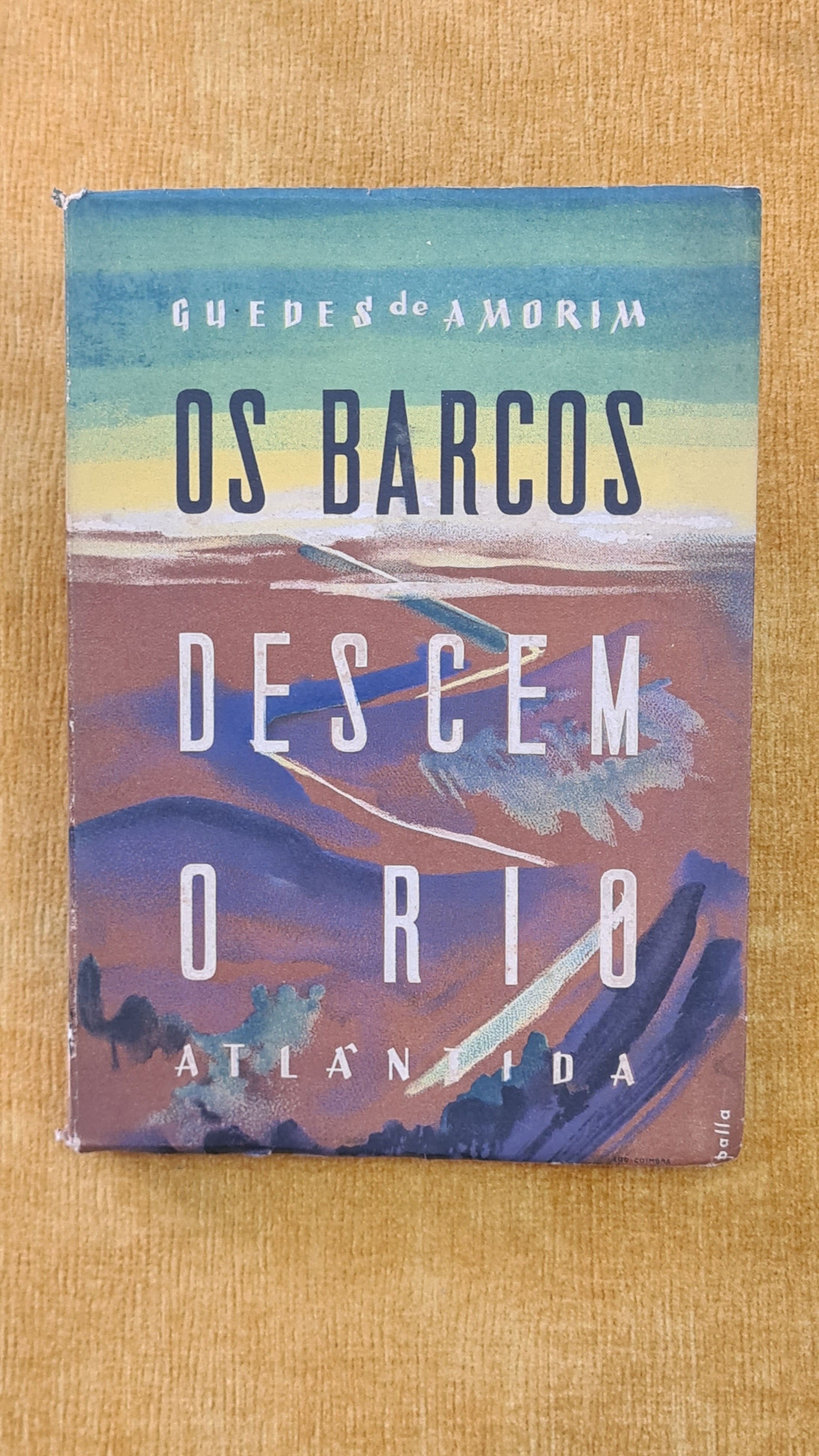 Os barcos descem o rio