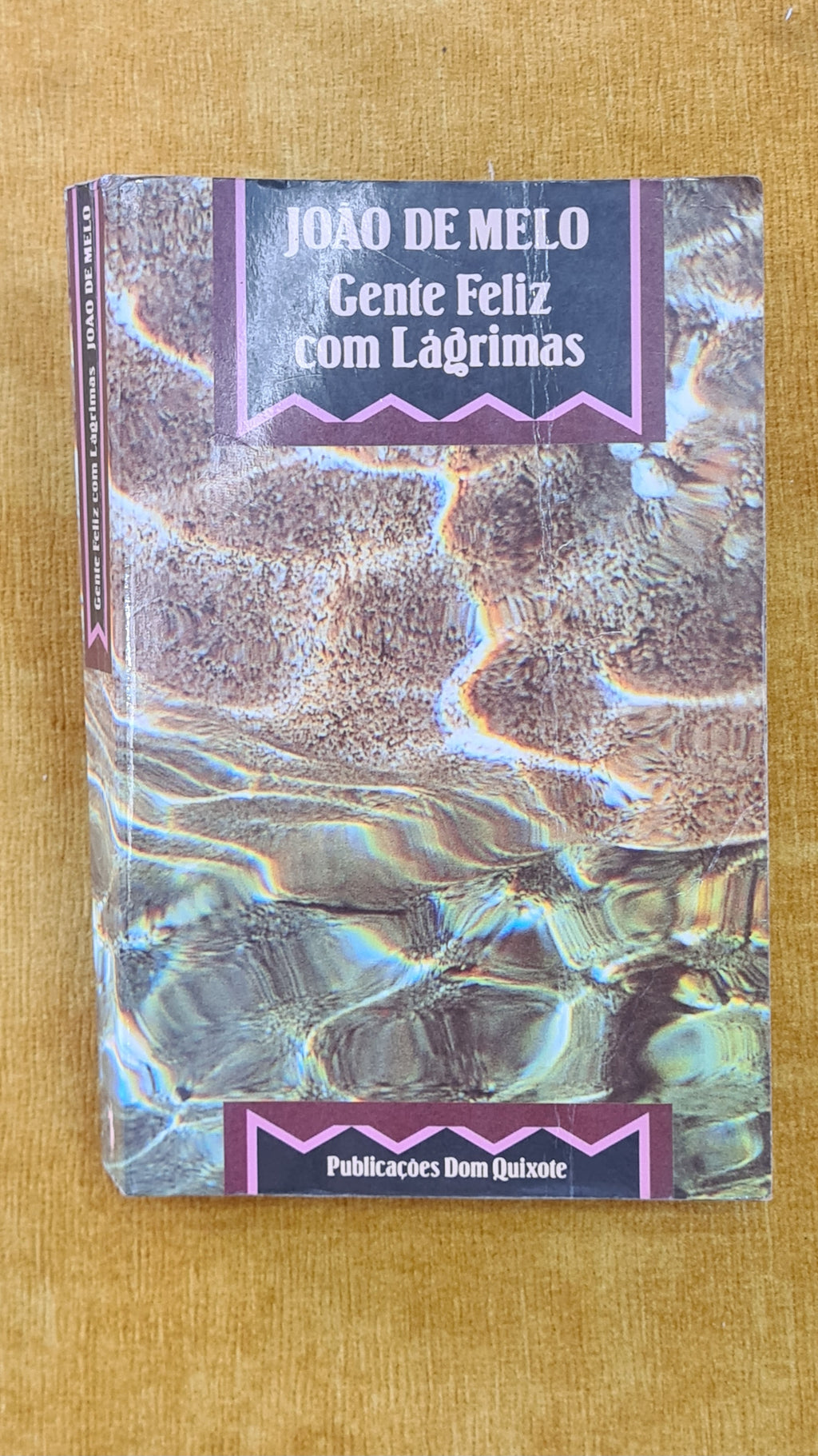 Gente feliz com lágrimas
