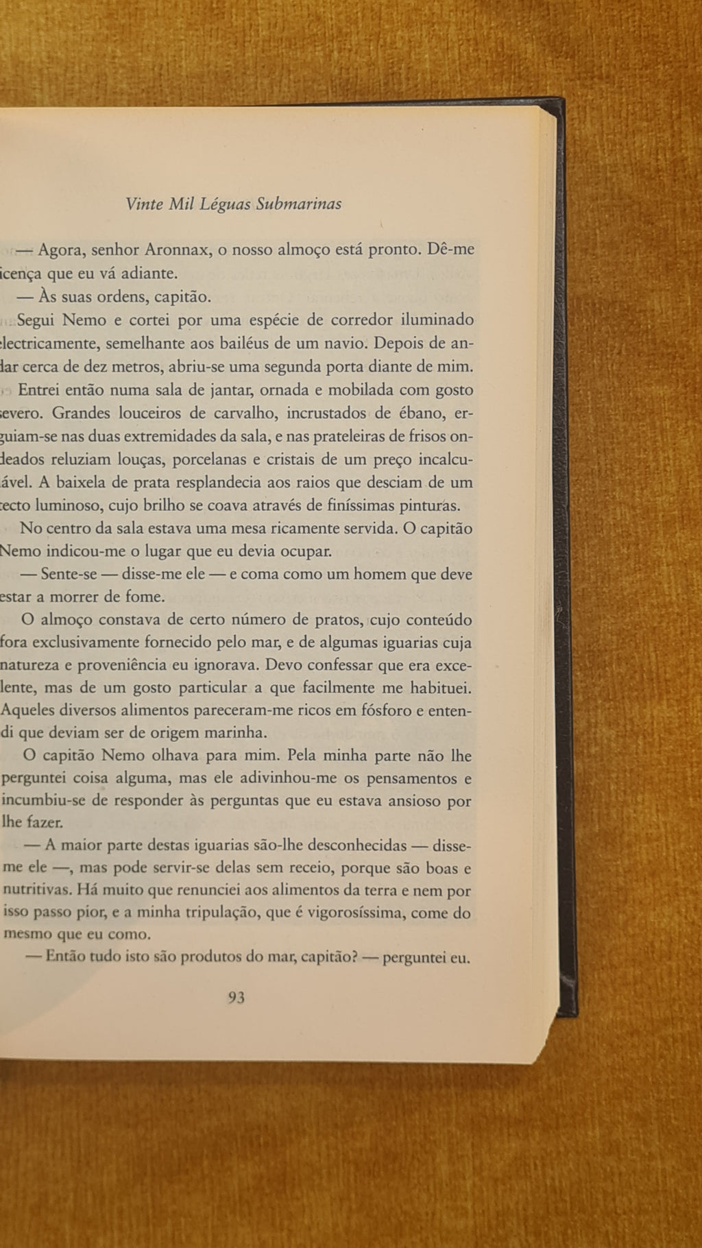 Vinte mil léguas submarinas - Biblioteca Júlio Verne
