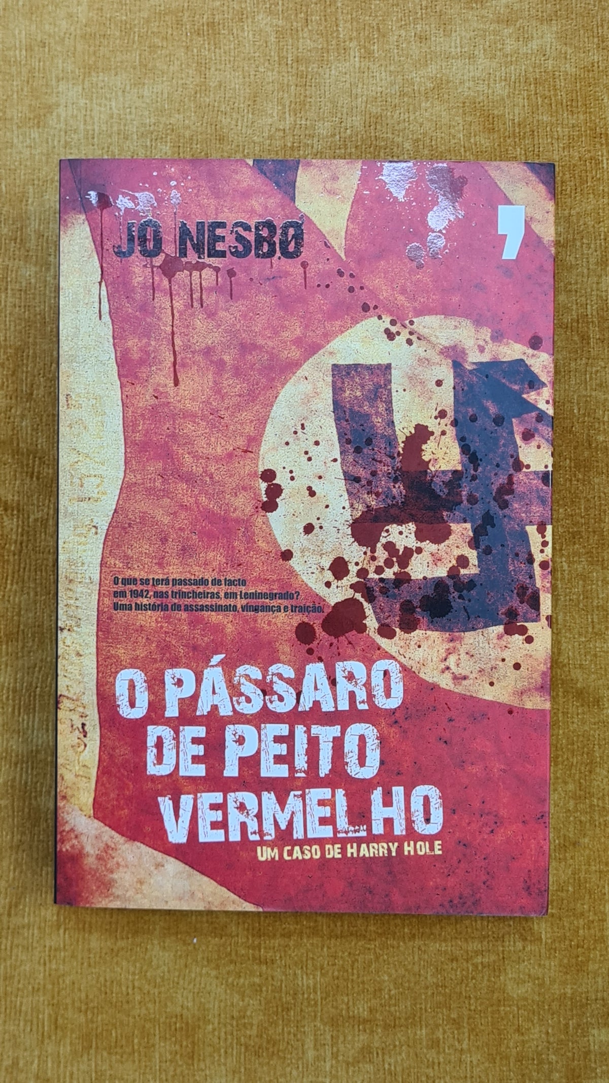 O pássaro de peito vermelho