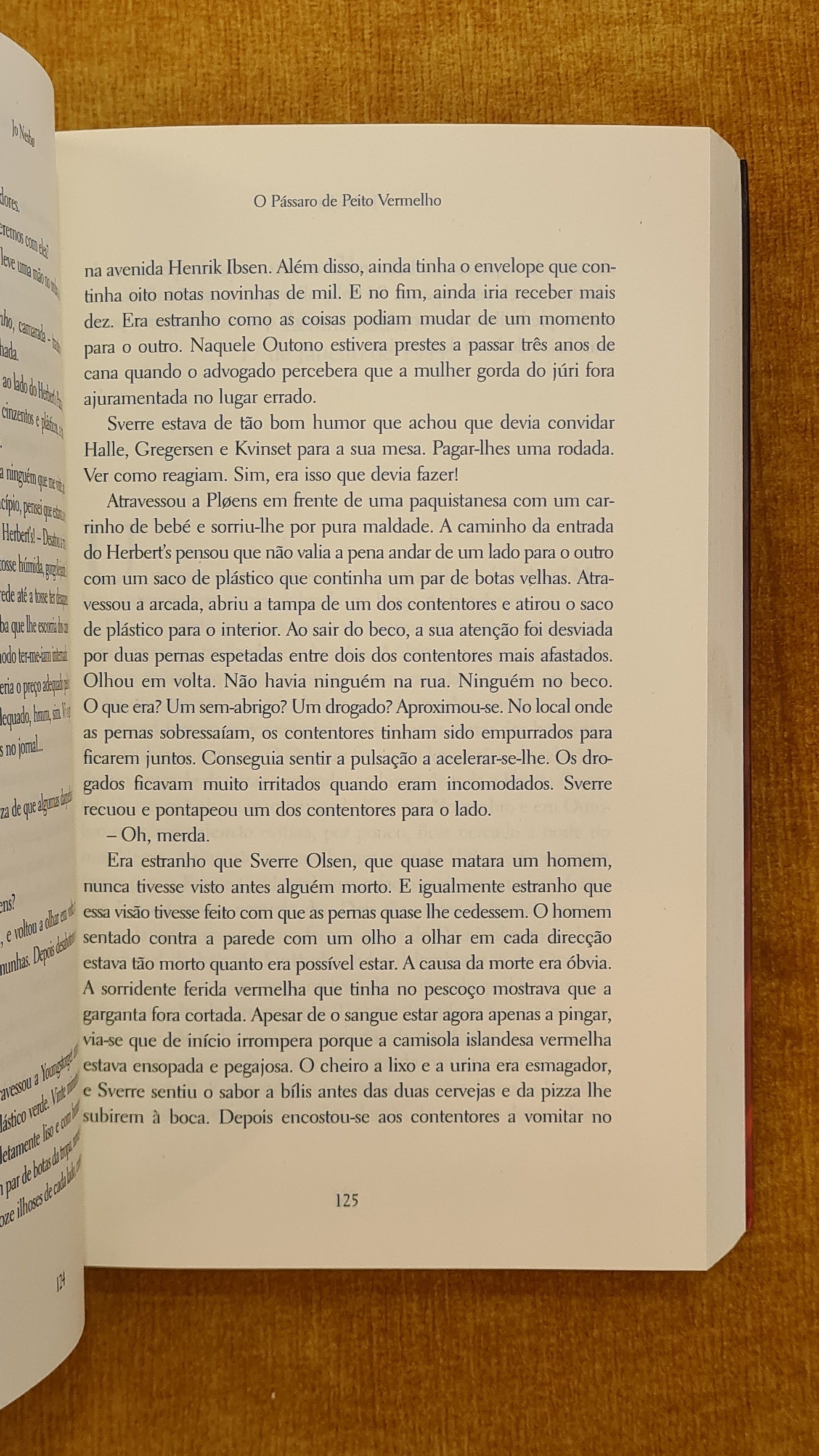 O pássaro de peito vermelho