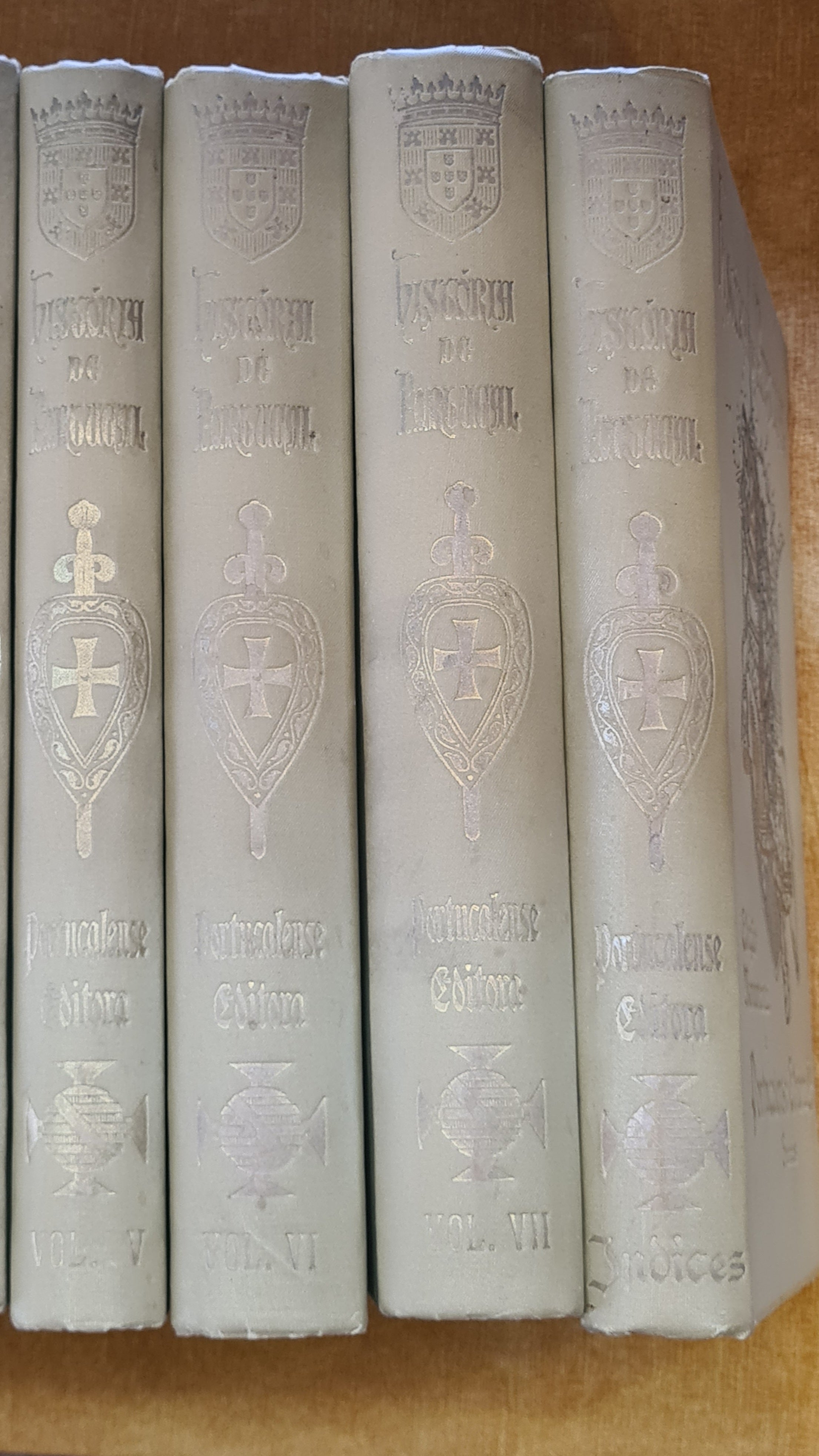 História de Portugal: Edição Monumental da Portucalense Editora