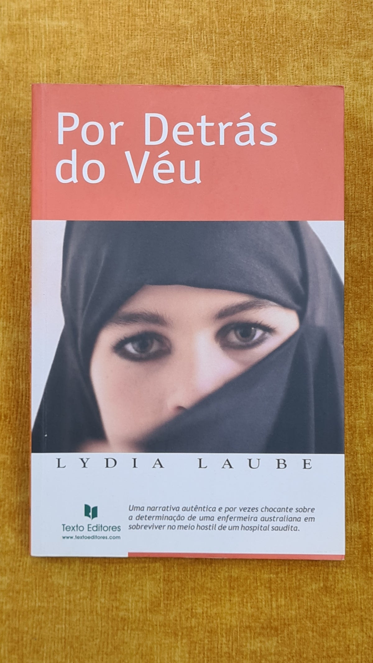 Por detrás do véu