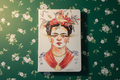 Bloco Frida Kahlo - fundo verde floral