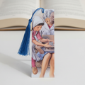 Marcador da Anita com livro ao fundo