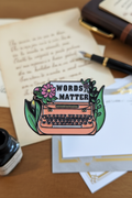 Pin Words Matter Grande Destaque
